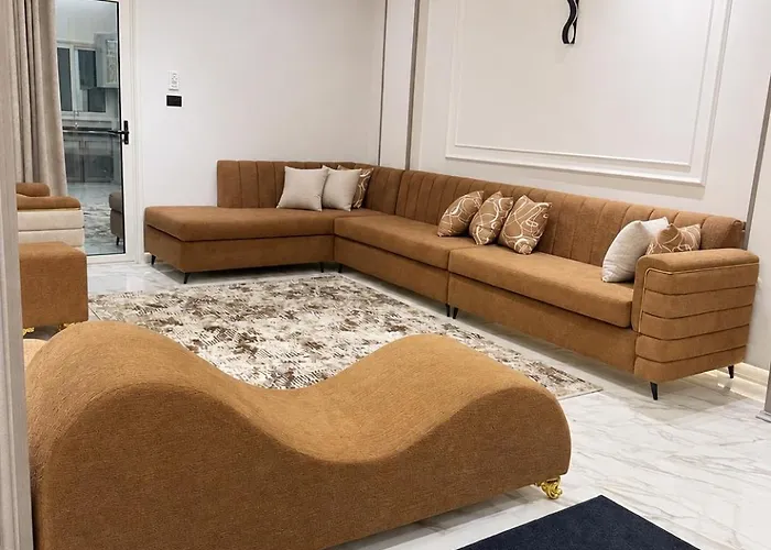 Spacious 3-bedroom 2-min Walk To Dream Apartment