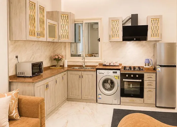 Spacious 3-bedroom 2-min Walk To Dream Apartment Hurghada