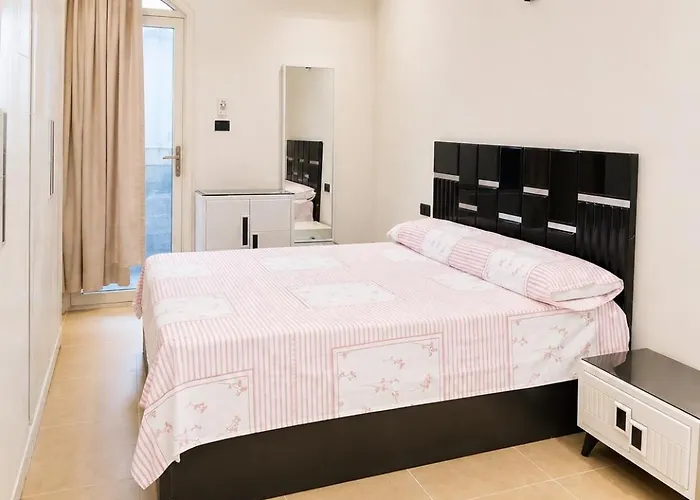 Spacious 3-bedroom 2-min Walk To Dream Apartment *