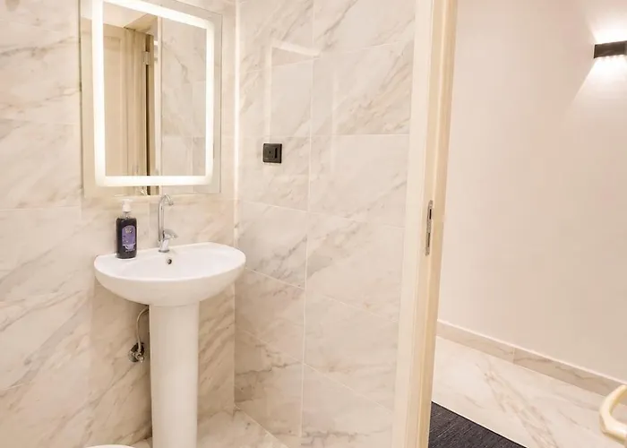 Spacious 3-bedroom 2-min Walk To Dream
